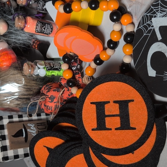 Halloween Themed Tiered Tray Home Decor Bundle - Picture 9 of 9